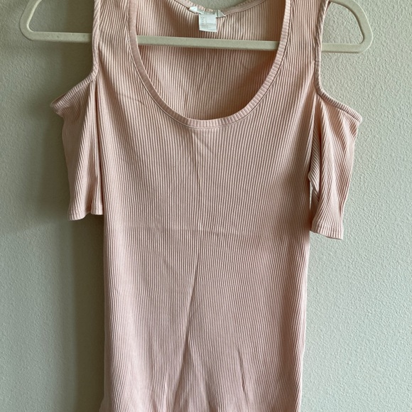 Cold shoulder rubbed pink H&M top - Picture 2 of 4